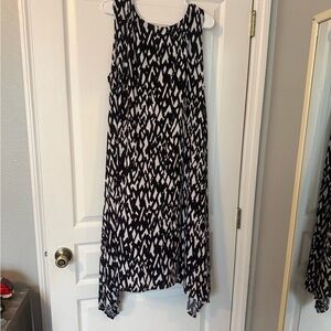 Jones Studio Black and White Asymmetrical Hem Sleeveless Dress